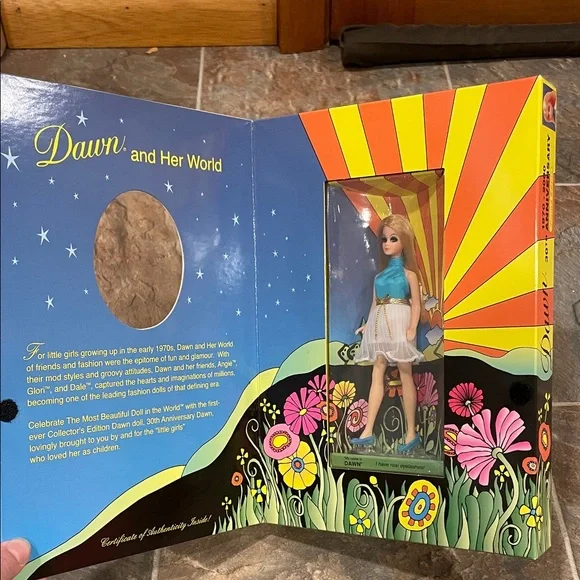 Dawn 30th Anniversary Limited Edition Doll - Picture 2 of 5